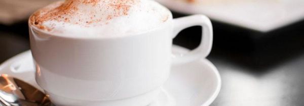 咖啡和牛奶可以一起冲