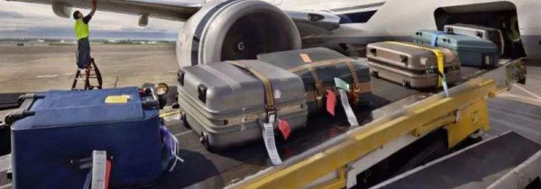 带了登机箱还能背包吗