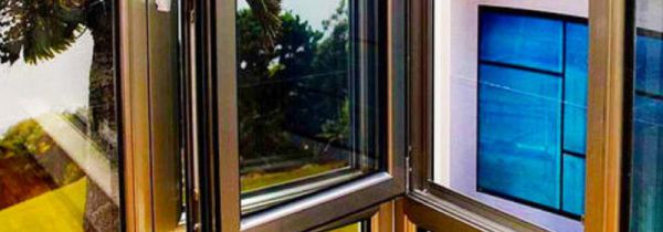 开暖气玻璃起雾怎么办