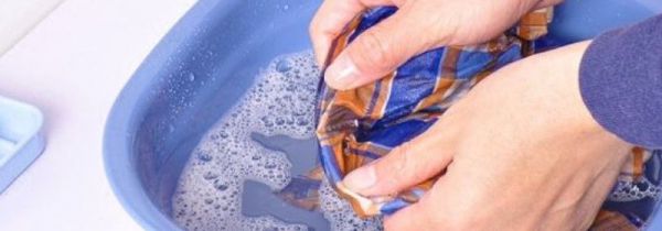 火锅油弄衣服怎么去除