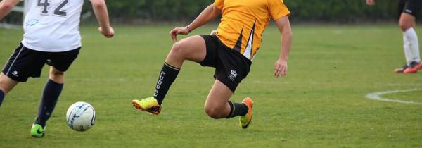 足球踢球技术包括几个环节