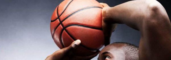 篮球正确的拿球手型