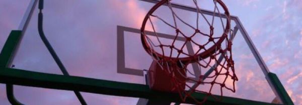 打篮球运球基本动作