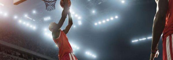 打篮球运球可以过肩吗