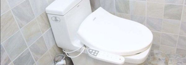 马桶盖松了如何拧紧