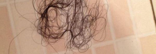 地板上有头发怎么去除