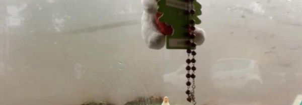 冬天车里起雾气怎么办