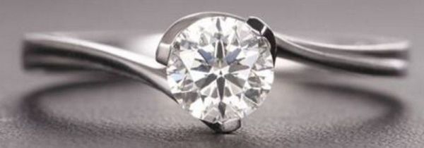 戒指戴中指什么意思