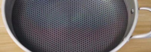 蜂窝底的锅是涂层吗