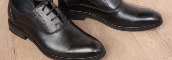 皮鞋臭脚的原因和解决方法