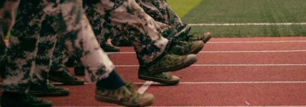 一二一先左脚还是右脚