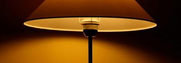 台灯为什么一闪一闪的