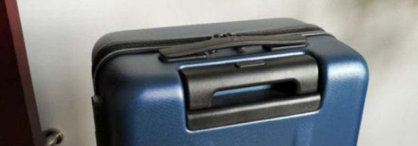 行李箱隐藏重置孔