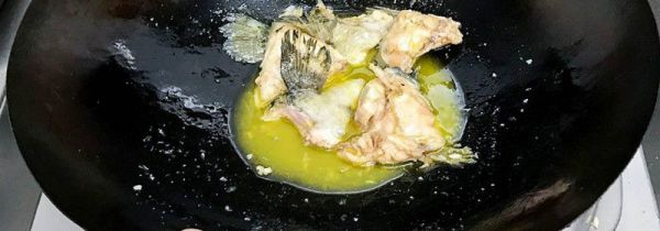 炒菜时需要放水吗