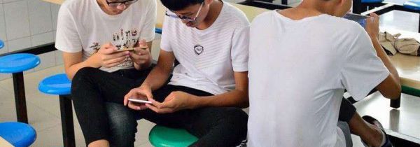 打雷时能玩手机吗