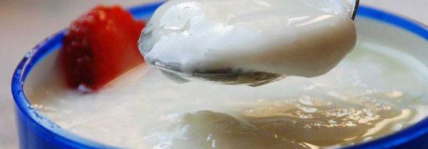 吃桃可以喝酸奶吗