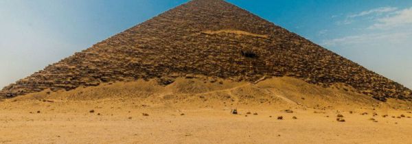 世界著名的胡夫金字塔在哪个国家