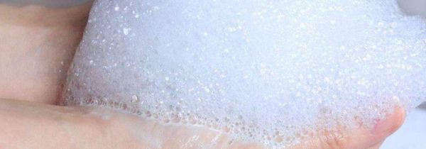 洗衣液的泡沫冲不干净