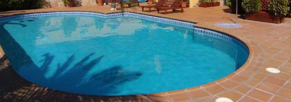 泳池除藻剂的使用方法