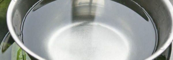 开空调放一盆水危害