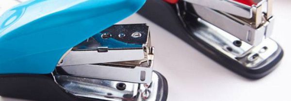 订书机卡住打不开