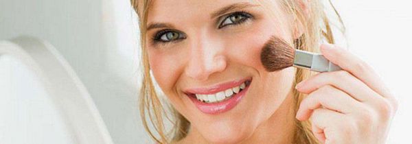 新手涂腮红的步骤图片