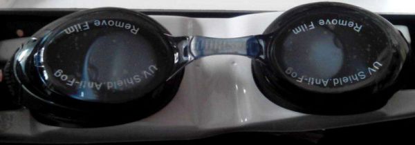 怎样清洗泳镜上的水垢