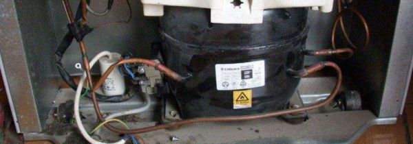 冰箱加氟口在哪个位置