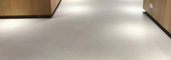 瓷砖被砸了个坑怎么办