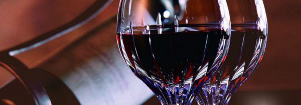 葡萄酒上面有一层白霜