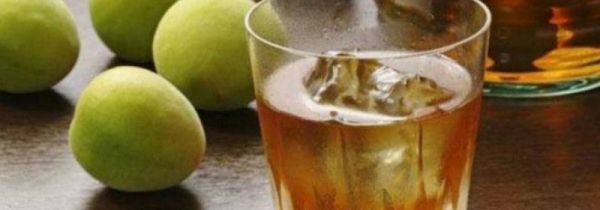 自酿李子酒味道有点苦