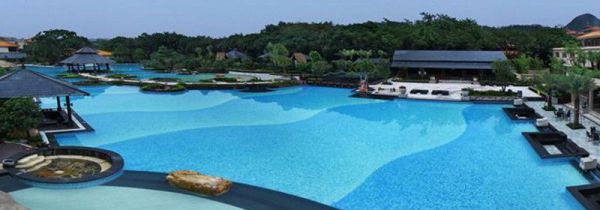 泡温泉可以戴隐形眼镜吗