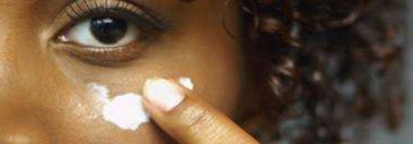 晚上先擦水还是眼霜