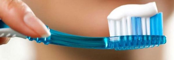 晚上先喝牛奶还是刷牙