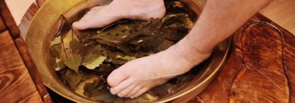 晚上先泡脚还是先洗澡