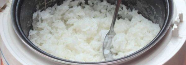 蒸米饭可以用热水吗