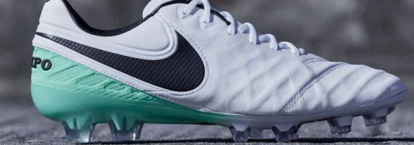 鞋子被太阳晒黄了怎么办