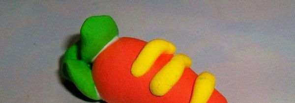 橡皮泥粘在墙上怎么弄下来