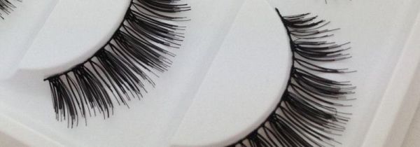 假睫毛能使眼睛变大吗