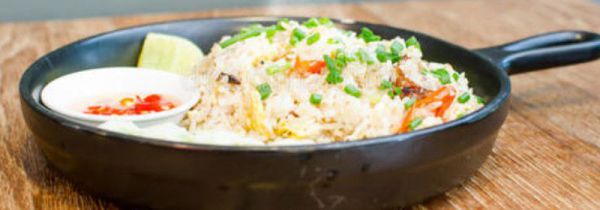 平底锅能炒饭吗