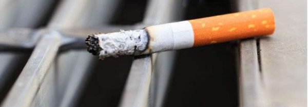 烟头掉在车座缝隙里了拿不出来