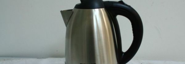 电水壶灯亮着不烧水怎么回事