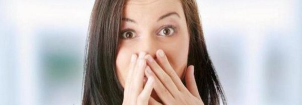 打嗝是什么原因引起的