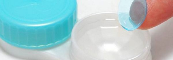 隐形眼镜能用清水泡吗