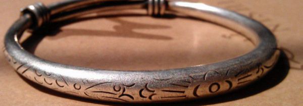 银发黑怎么洗手镯