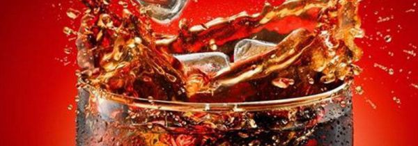 可乐能洗白色衣服吗