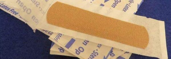创可贴怎么撕下来不疼