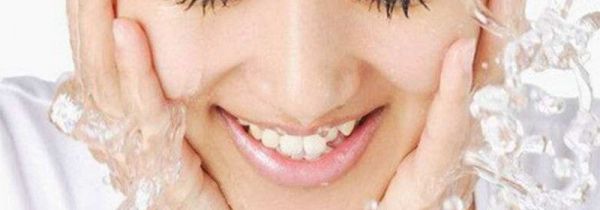 洗完脸之后不要立即将脸蛋擦干