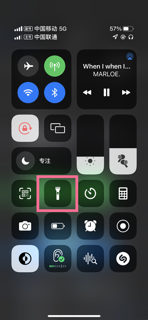 iphone13mini手电筒怎么关