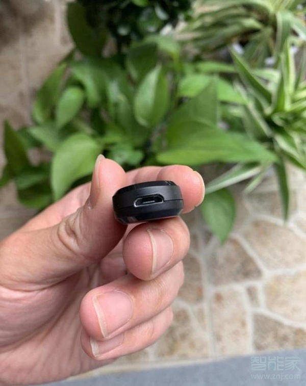 小米自拍杆怎么充电